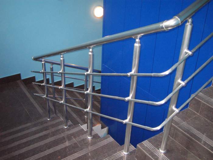 Алюминиевые перила для лестниц